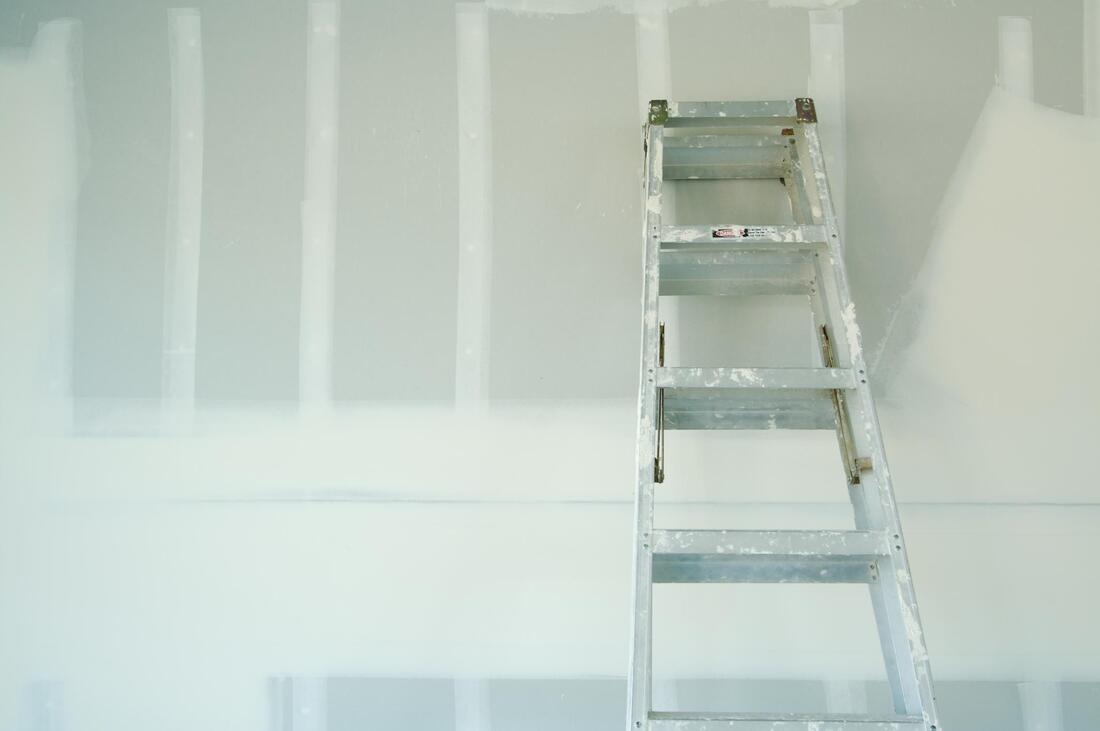professional drywall contractors working on drywall installation 
